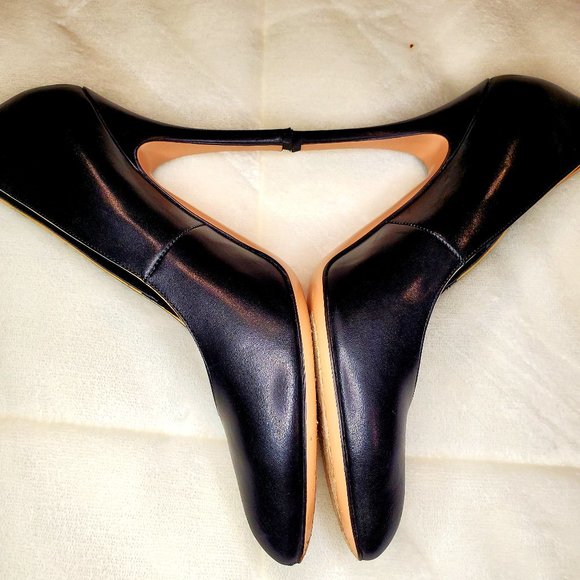 Gianvito Rossi Black Leather High-Heeled Pumps - Picture 3 of 11